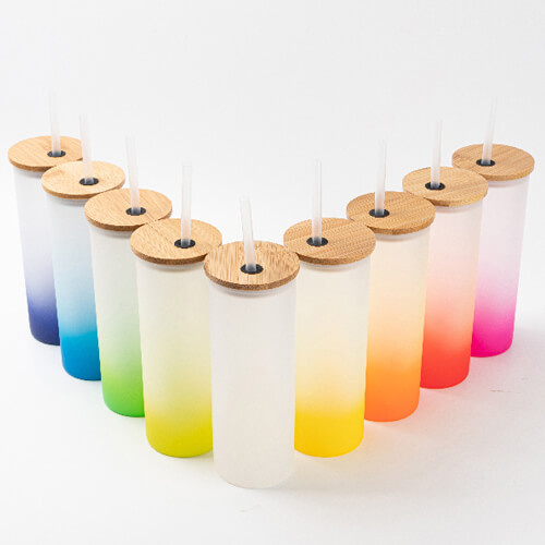 Becher, 500 ml, satiniert, mit Deckel aus Bambus und Trinkhalm, Hellblau, für den Sublimationsdruck.