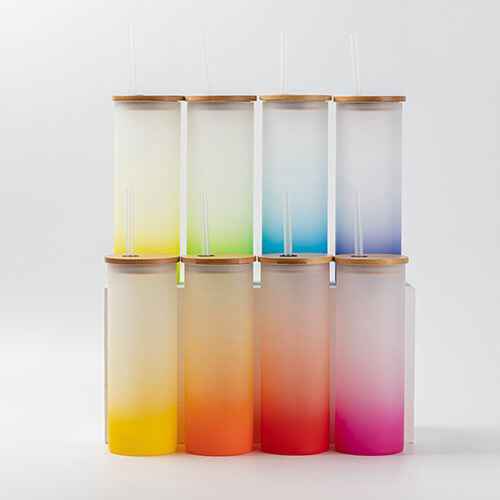 Becher, 500 ml, satiniert, mit Deckel aus Bambus und Trinkhalm, Hellblau, für den Sublimationsdruck.