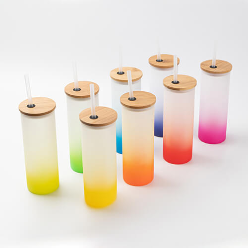 Becher, 500 ml, satiniert, mit Deckel aus Bambus und Trinkhalm, Hellblau, für den Sublimationsdruck.