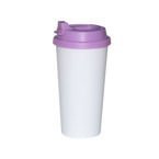 Tumbler-Becher, mit violettem Deckel, für den Sublimationsdruck.